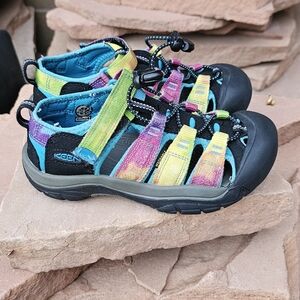 KEEN Unisex-Child Newport H2 Closed Toe Water Sandals